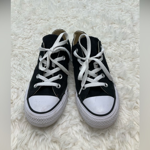 Converse Shoes - Converse size 6 excellent condition Black